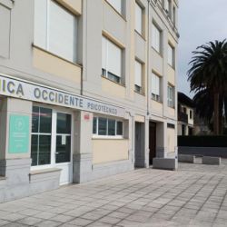 Fachada del Centro psicotécnico en Navia