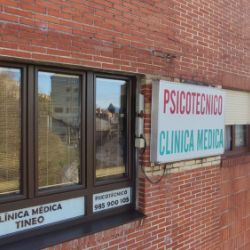 Fachada del Centro psicotécnico en Tineo