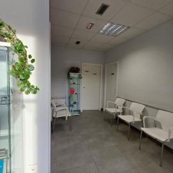 Sala de espera del Centro psicotécnico en Navia
